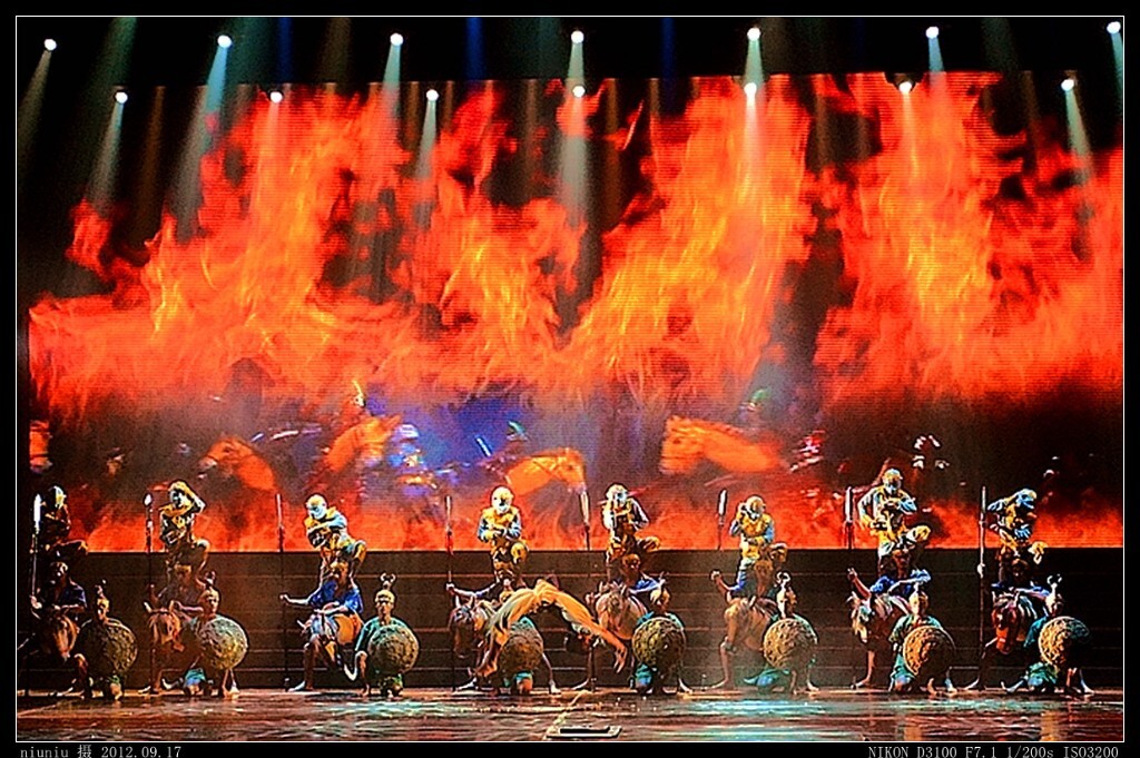 彝族舞蹈《盛宴》,舞蹈竹马高跷云南彝族最具民族特色篝火舞
