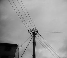 1372085