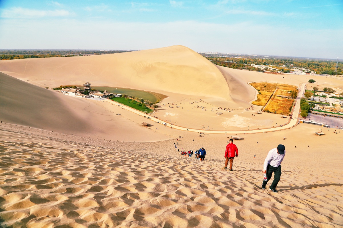 敦煌月牙湾月牙泉沙漠东晋古墓