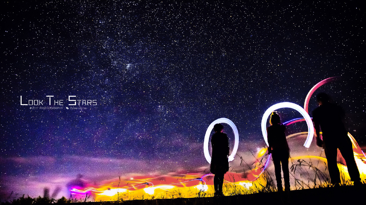 星空下我们都像是没长大的孩子