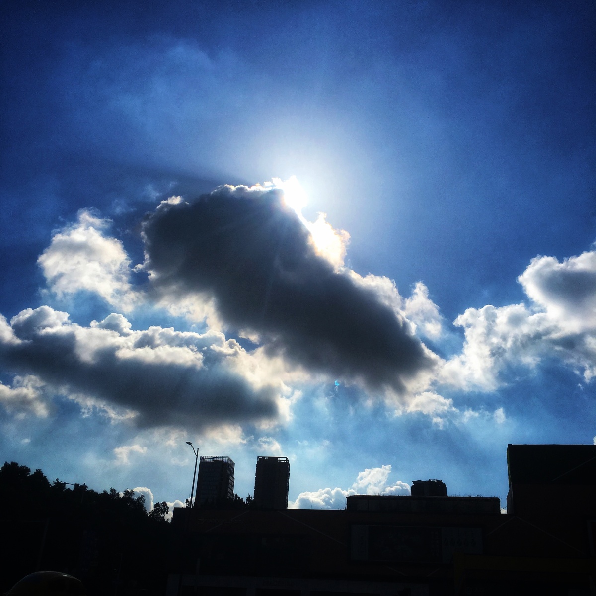 强光辣眼 #新市墟#一个人的摄影 - shaw骑骑