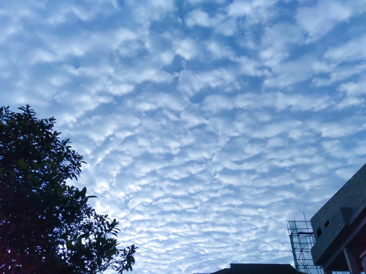 早上六点多的天空