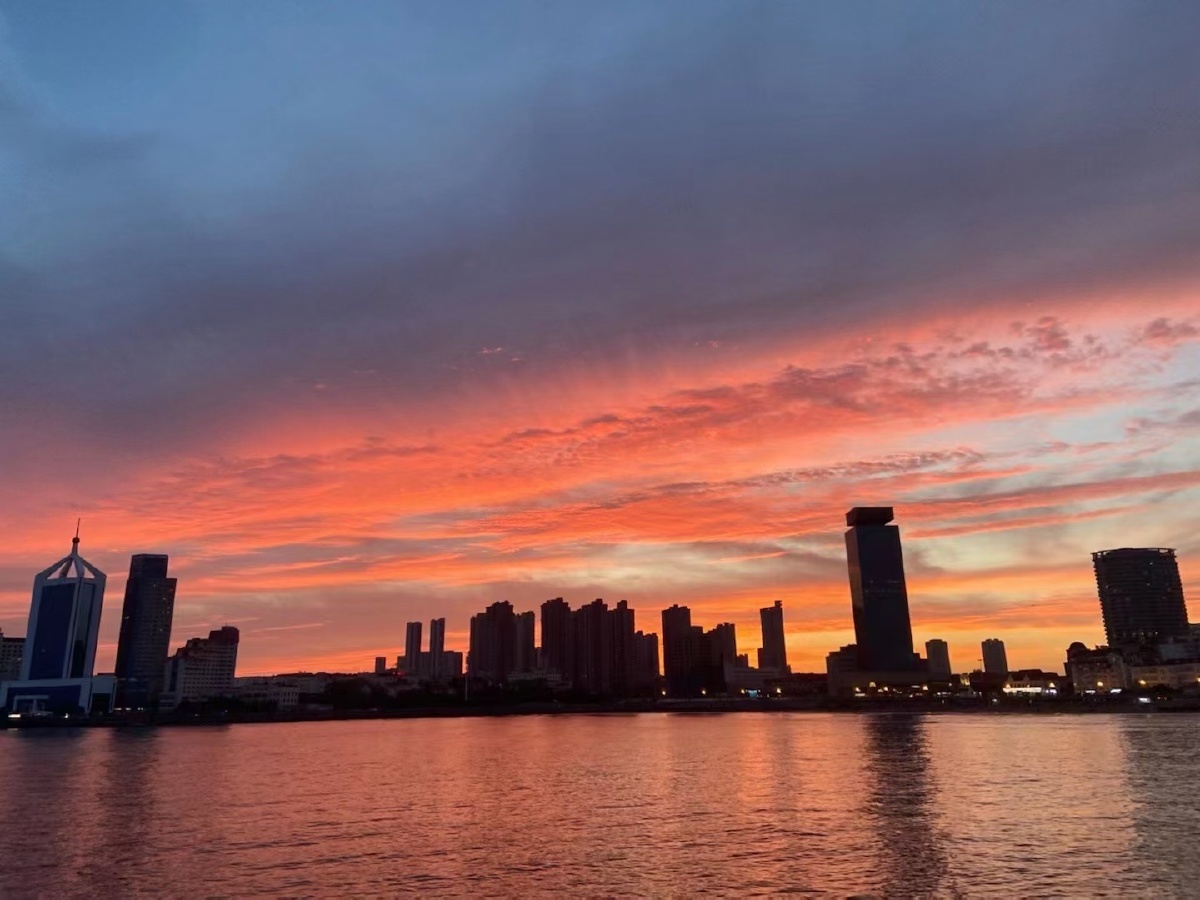 城市风光无限好只是近黄昏