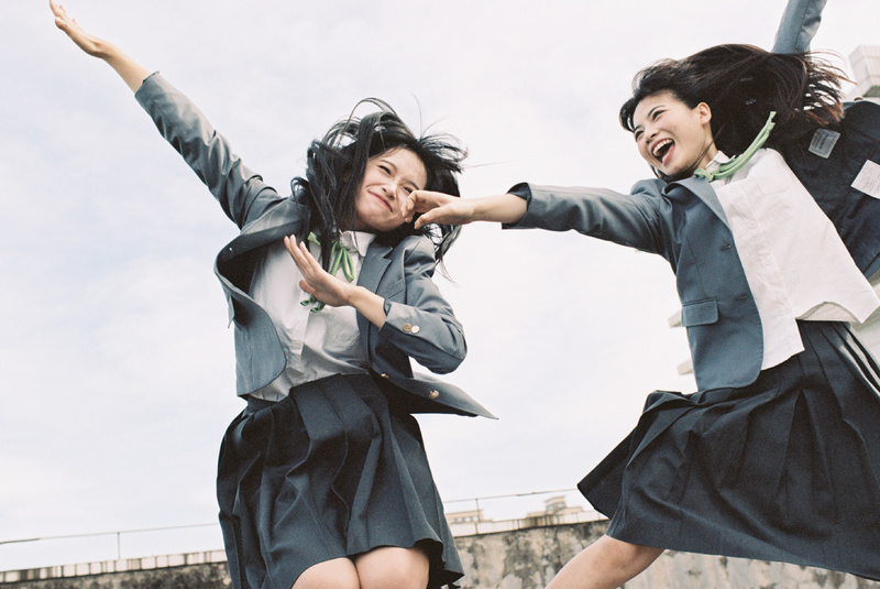 青春时代是一个短暂的美梦当你醒来时它早已消失得无影无踪了