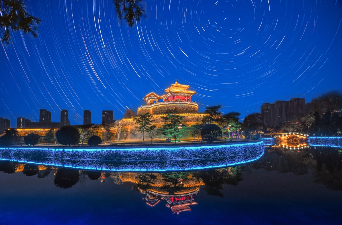 丛台节日之夜武灵丛台位于邯郸市中心丛台公园内为国家4a级旅游区是