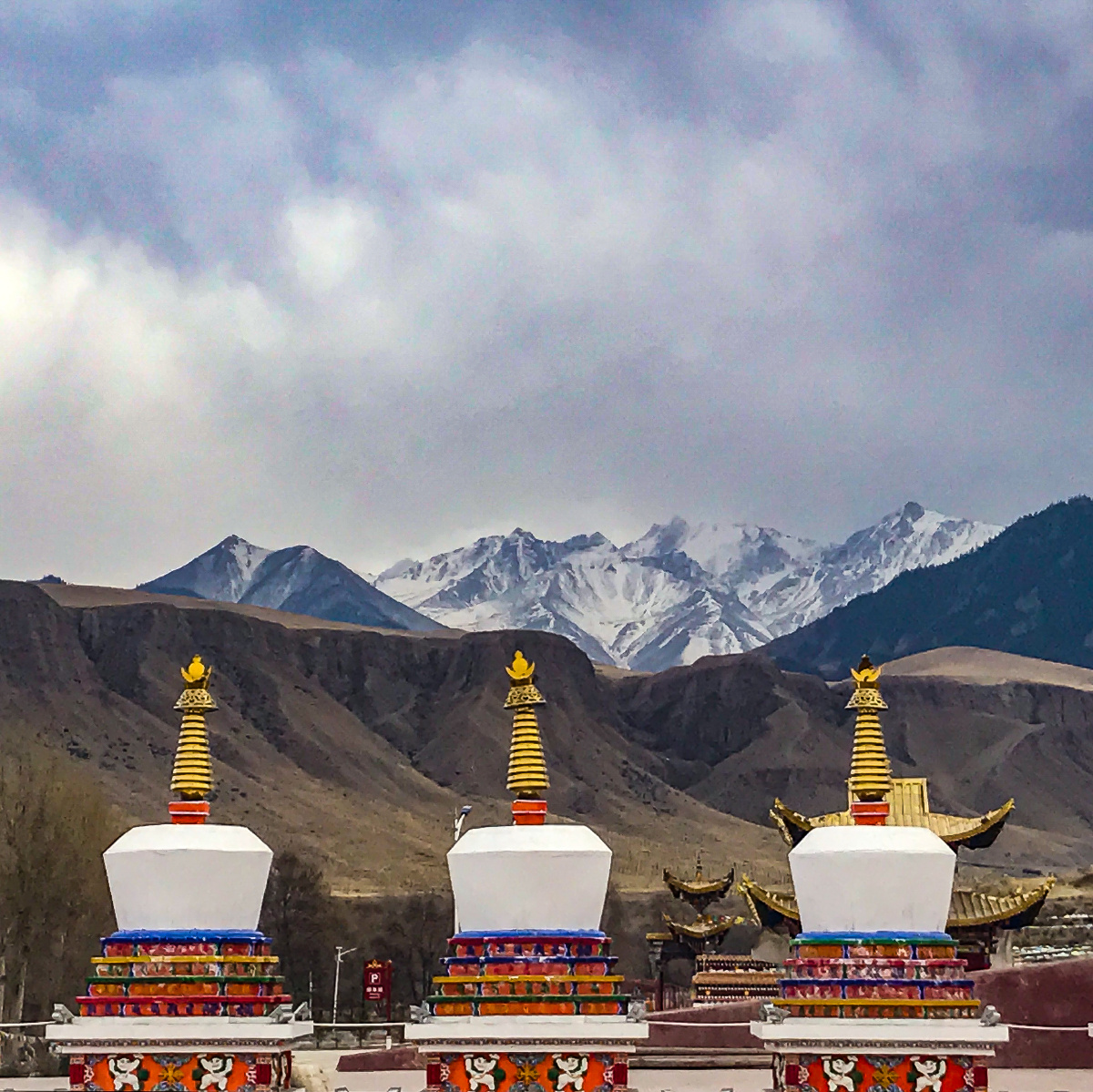 祁连山中的红湾寺
