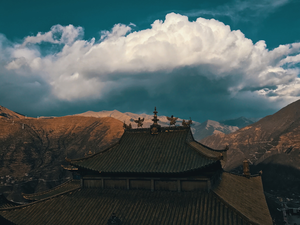 大山上的寺庙