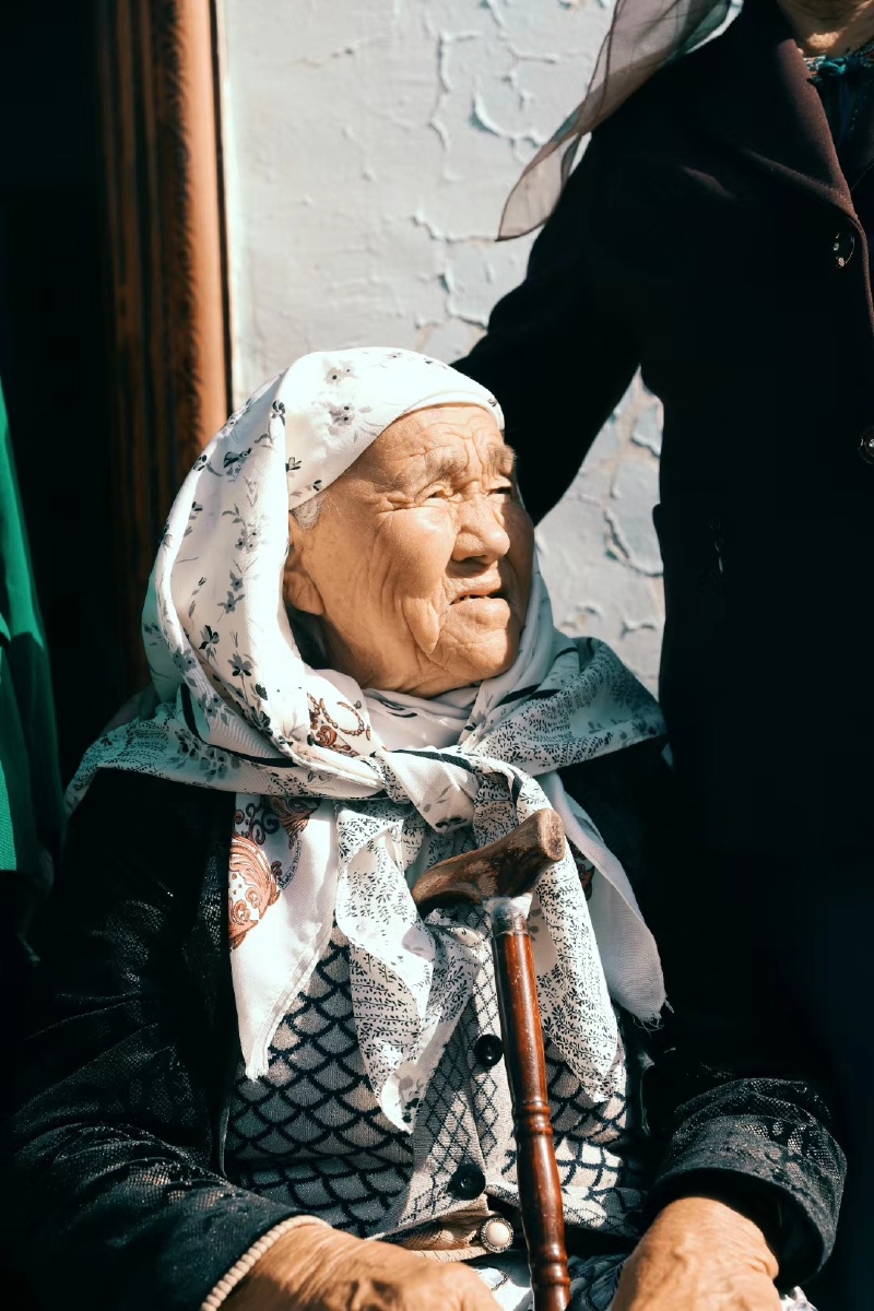 哈撒克族老人很慈祥