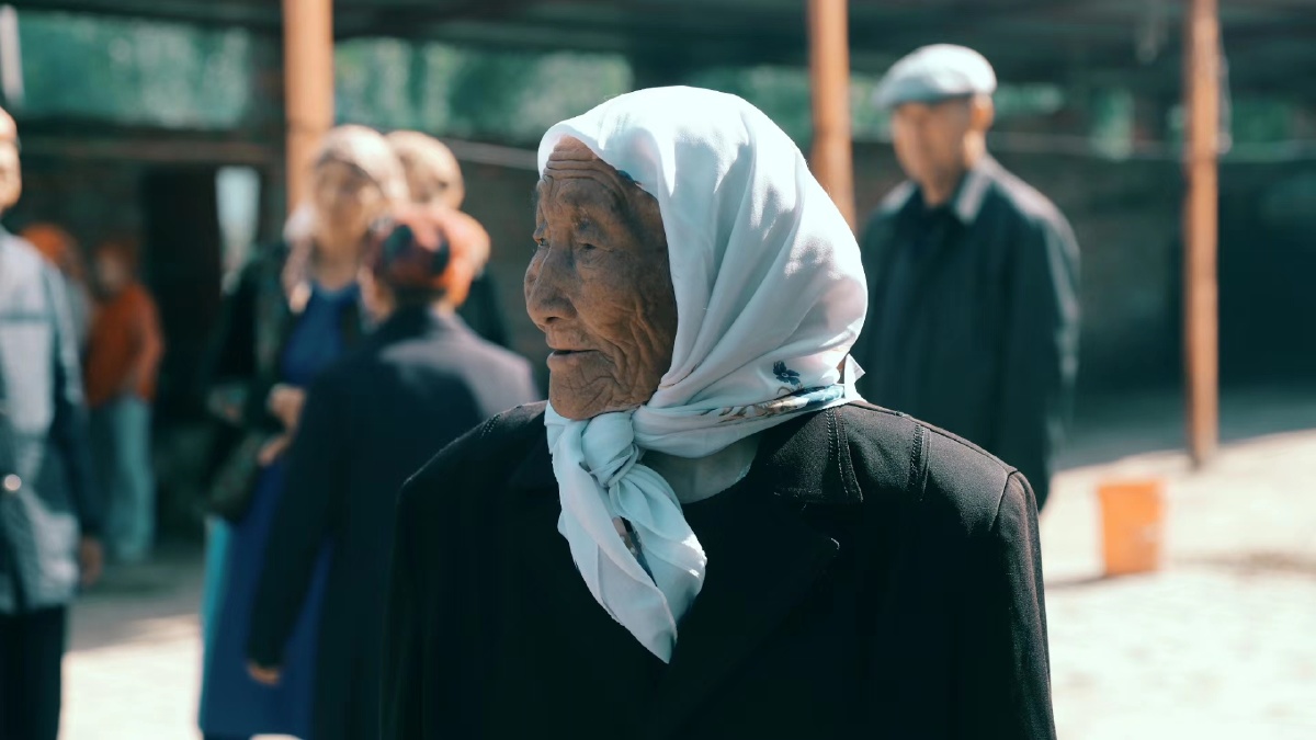 哈撒克族老人很慈祥