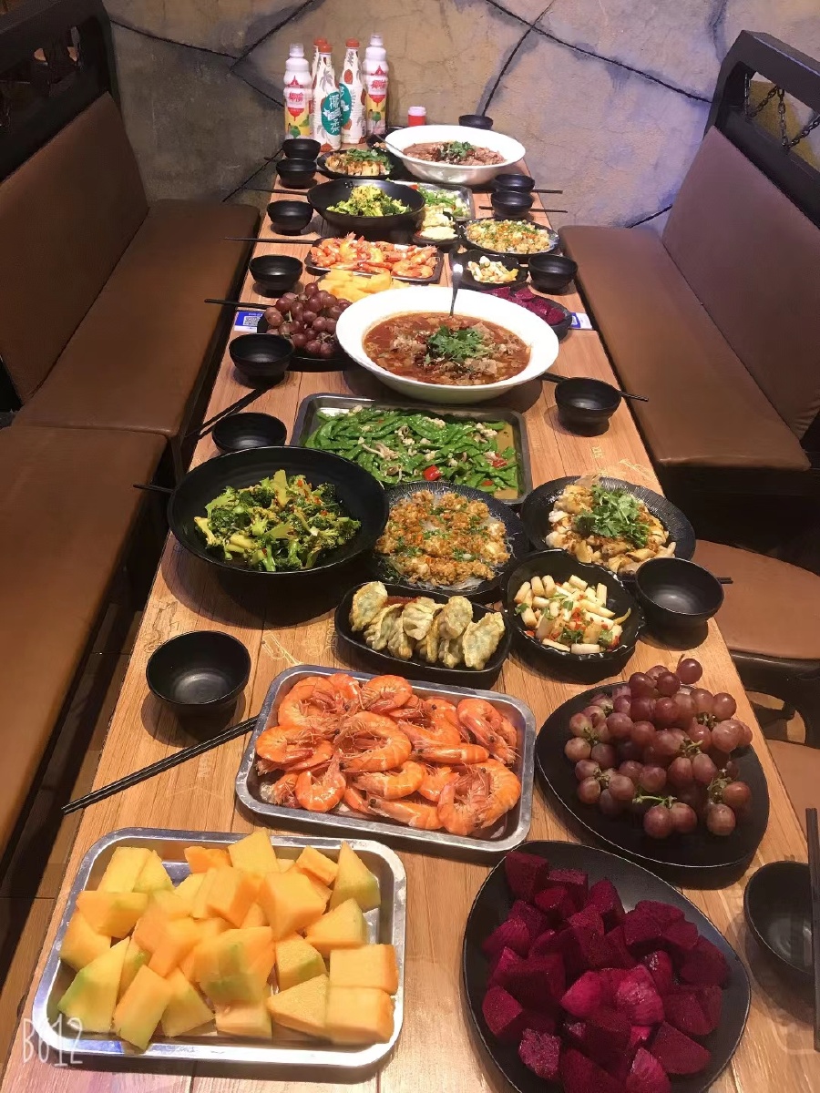 聚餐美食日我尽力喜欢过但聚散不由我