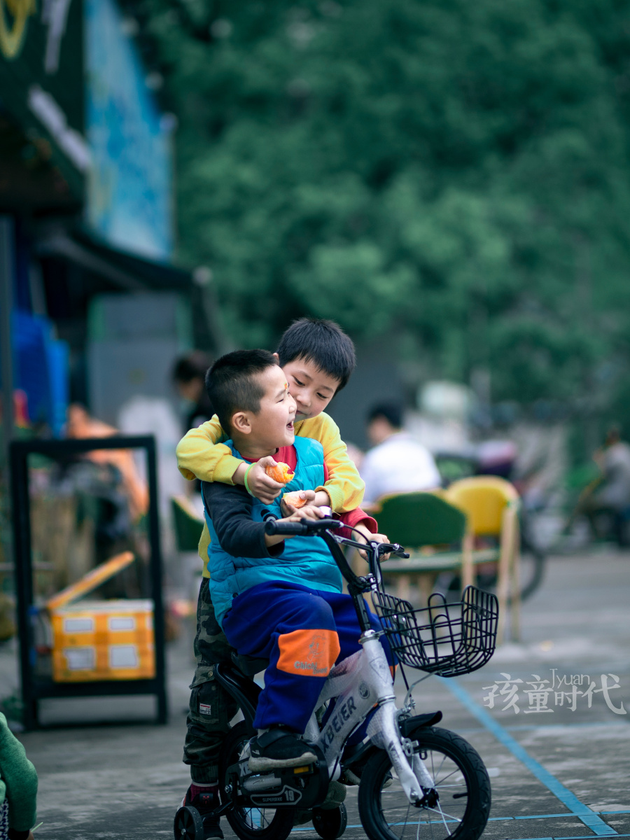 a孩童时代哪里会有一丝烦恼b想什么呢以为你还是三岁小孩儿