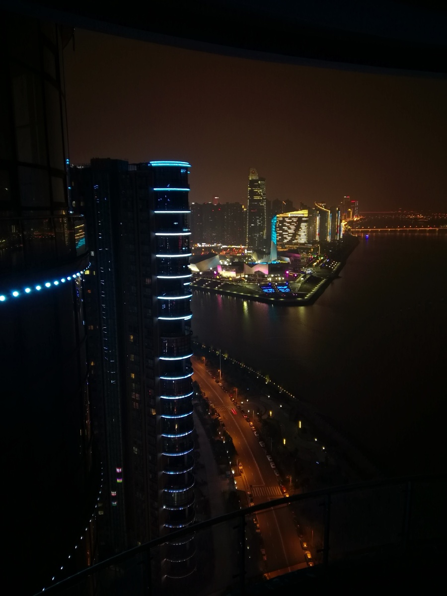 办公室窗外的夜景,随手一拍