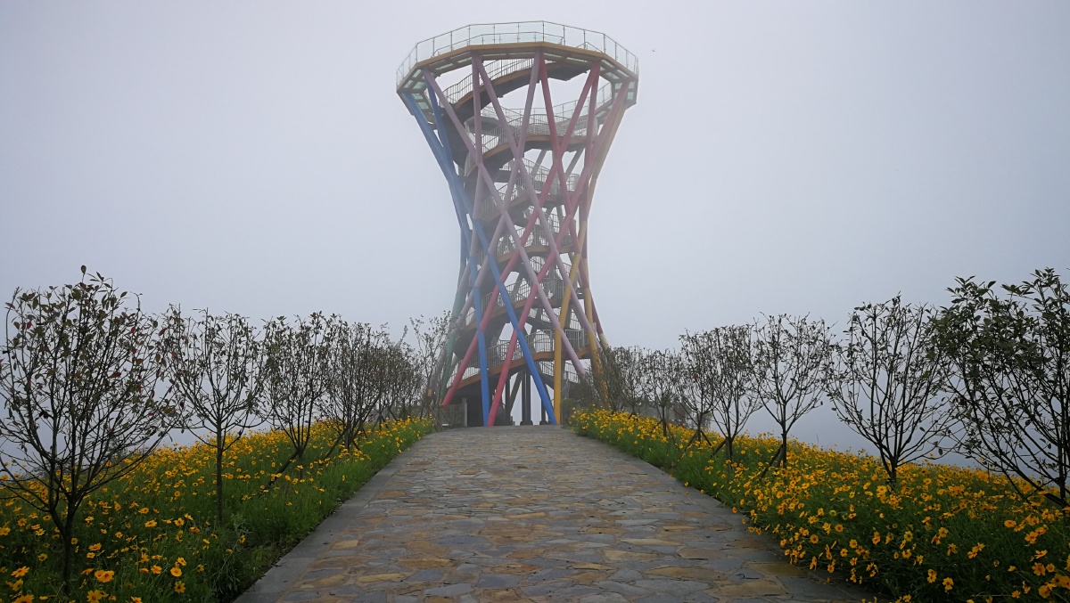 多彩观光玻璃塔