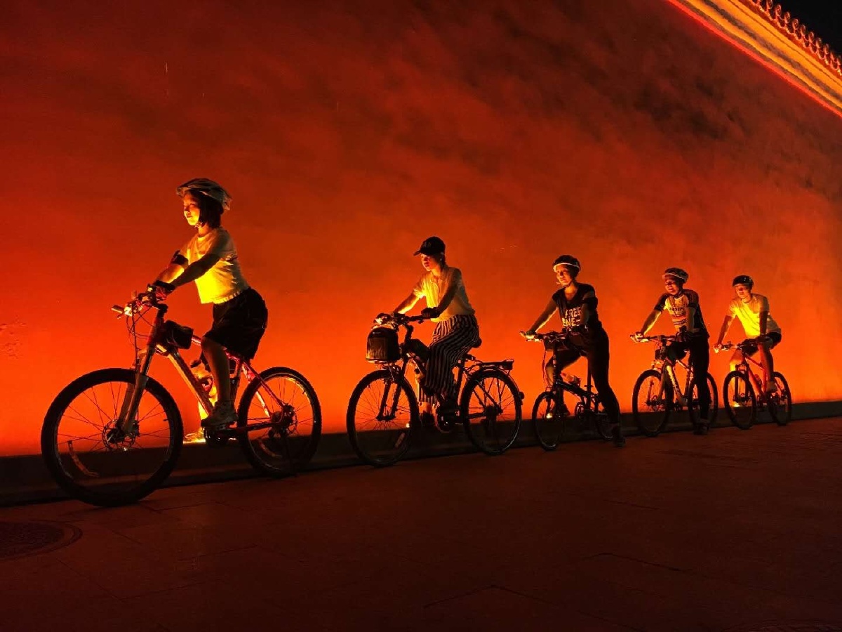 骑行在北京的夜晚