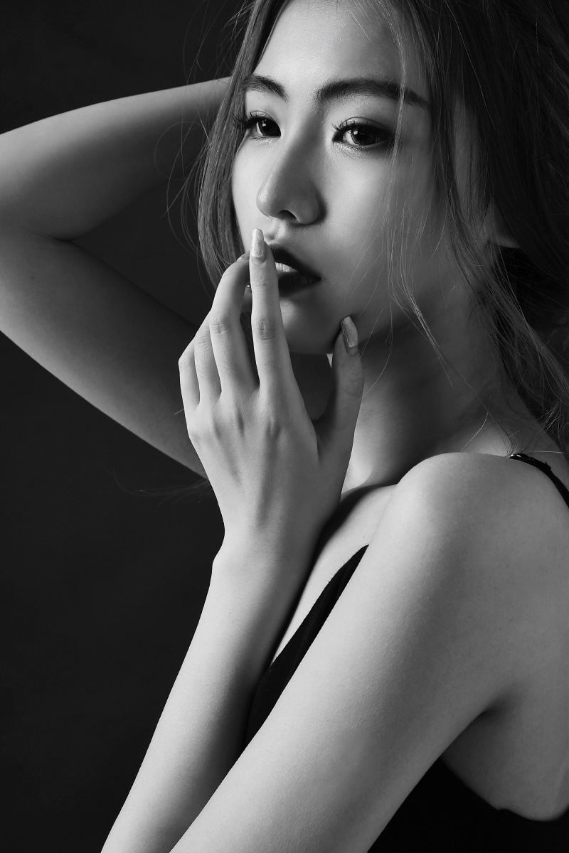 黑白肖像写真高级质感简约黑白肖像简约的黑白色调入境真实的情绪感