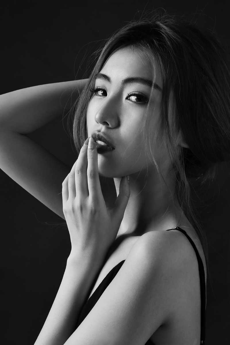 黑白肖像写真高级质感简约黑白肖像简约的黑白色调入境真实的情绪感