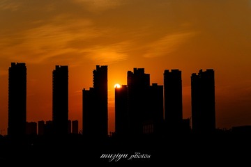 1405002