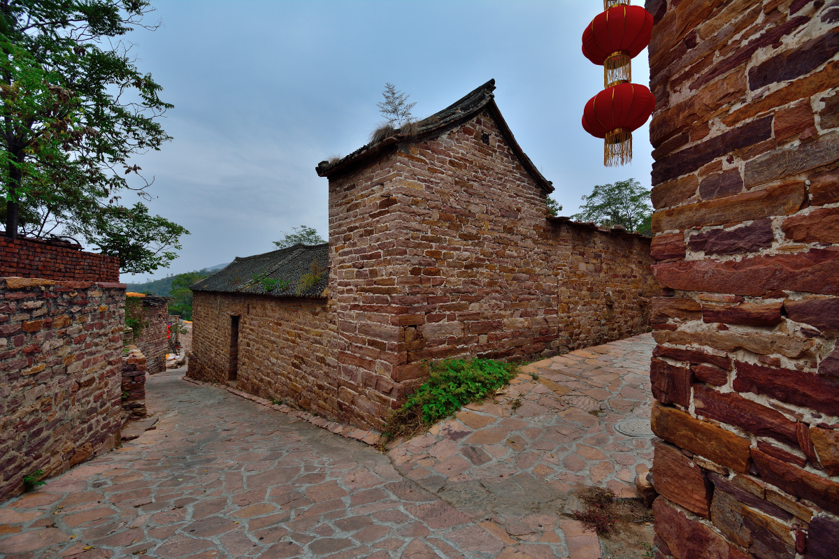 王垴村古村峡沟挂壁