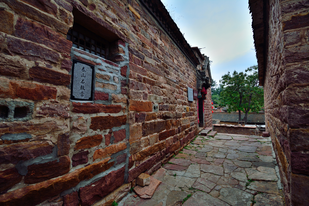 王垴村古村峡沟挂壁