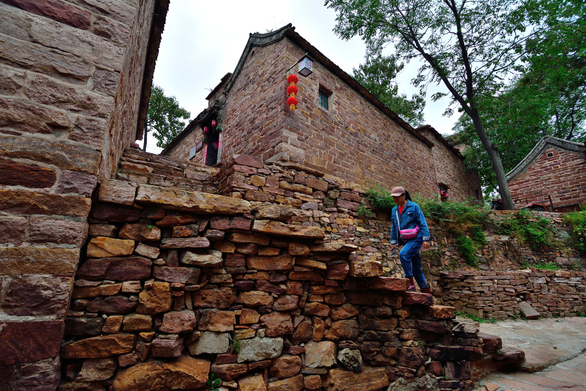 王垴村古村峡沟挂壁