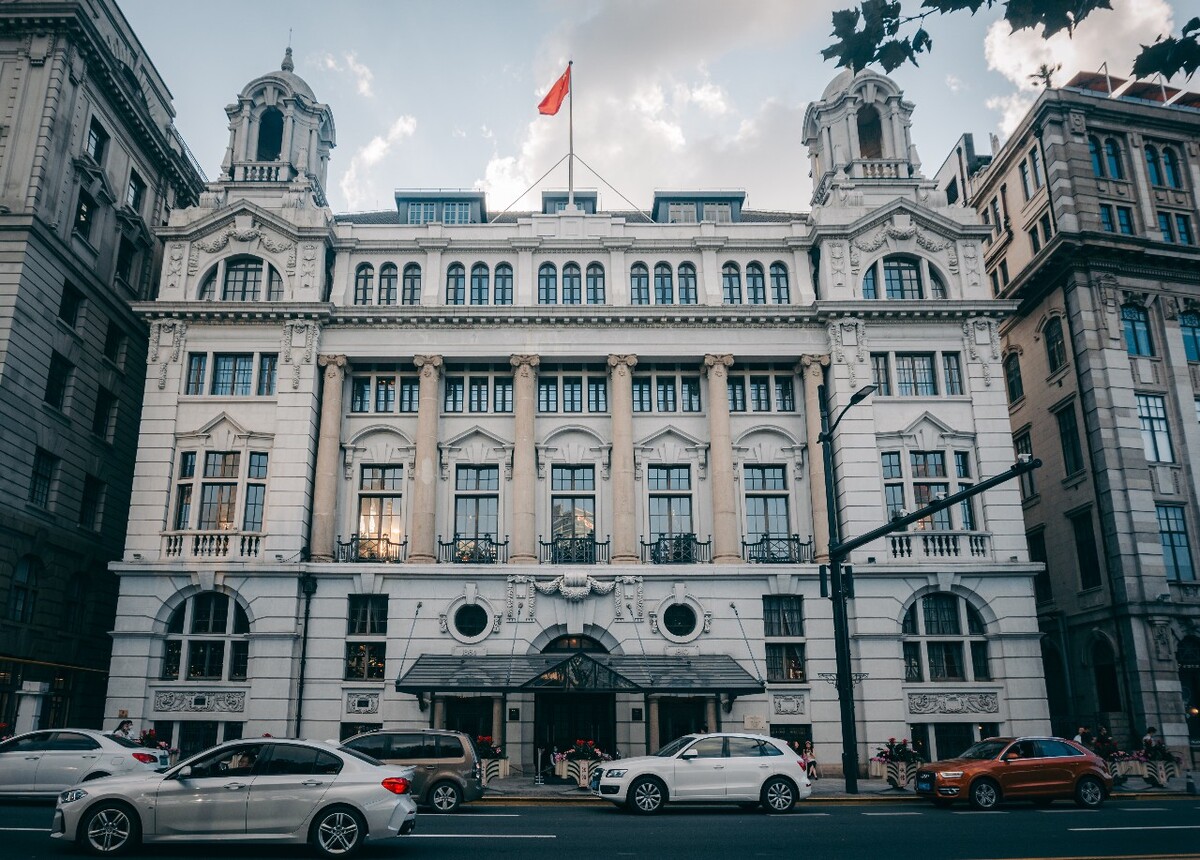 外滩2号<br />
上海总会大楼<br />
原沪英国侨民的俱乐部,现在为酒店<br />
巴洛克风格