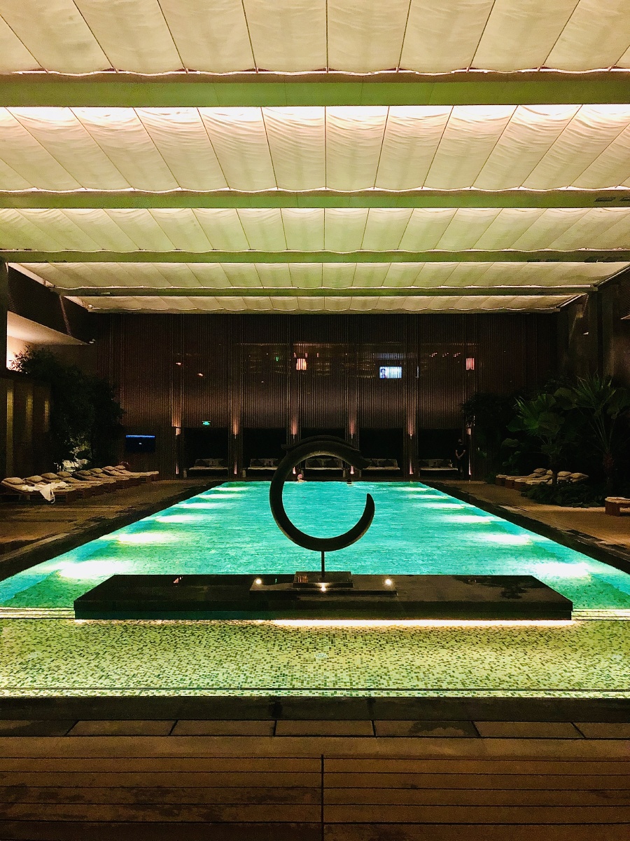 北京瑰丽酒店网红游泳池