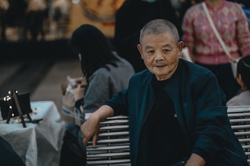 893913