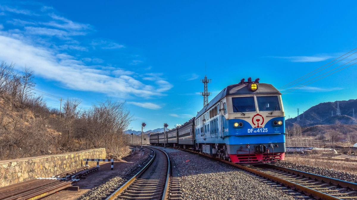 客车6420西大庙站幺道出站信号好了