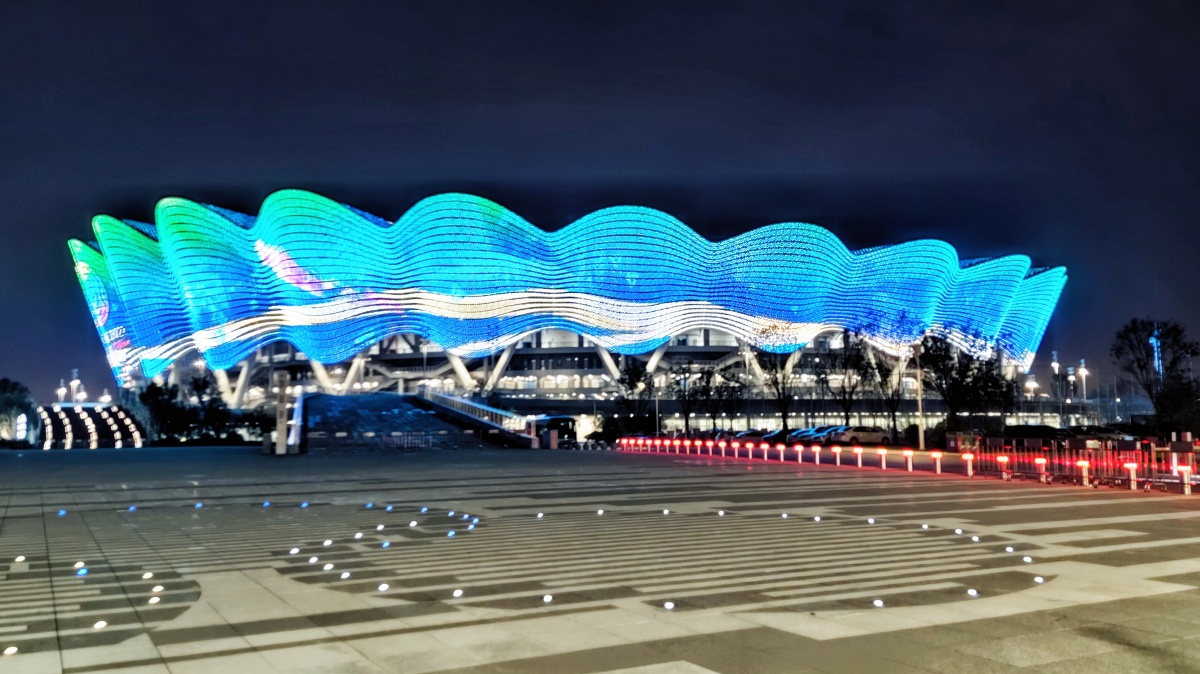 西安十四运奥体中心由小米10ultra拍摄