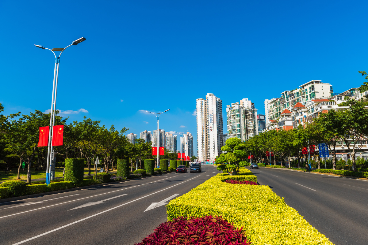 金秋花园城市厦门海沧迎宾大道碧空如洗