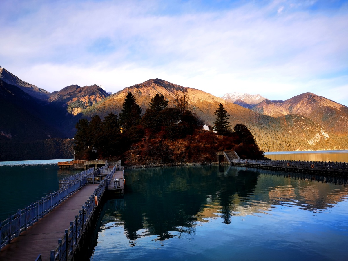 巴松措湖心岛一瞥2