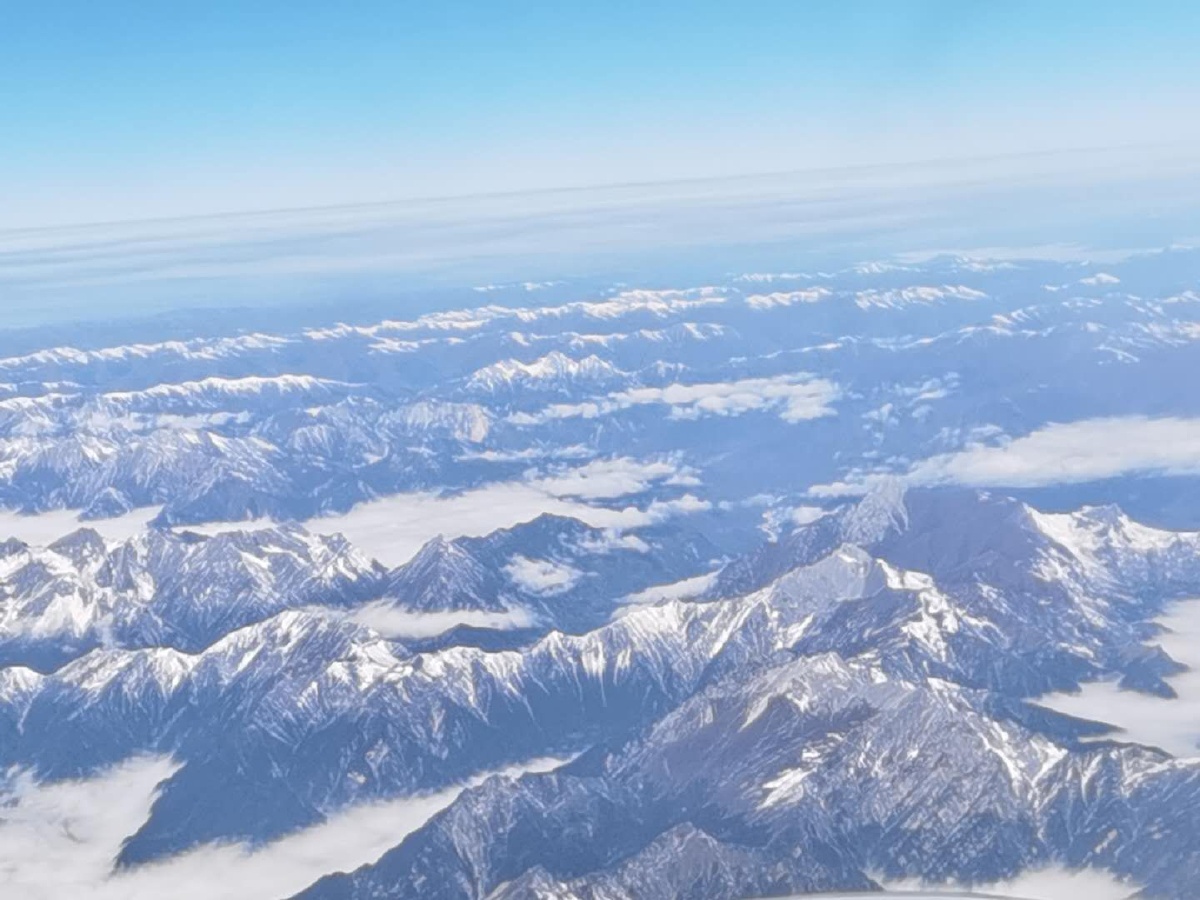 高空俯视西部大山瞬间发现祖国大美河山如此的壮观感觉自已在一座世外