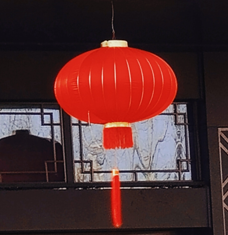 大红灯笼高高挂红灯笼象征着阖家团圆事业兴旺红红火火寓意着幸福光明