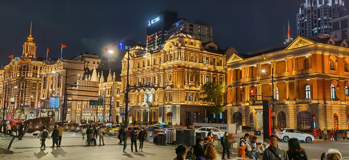 上海外滩的夜晚好美啊