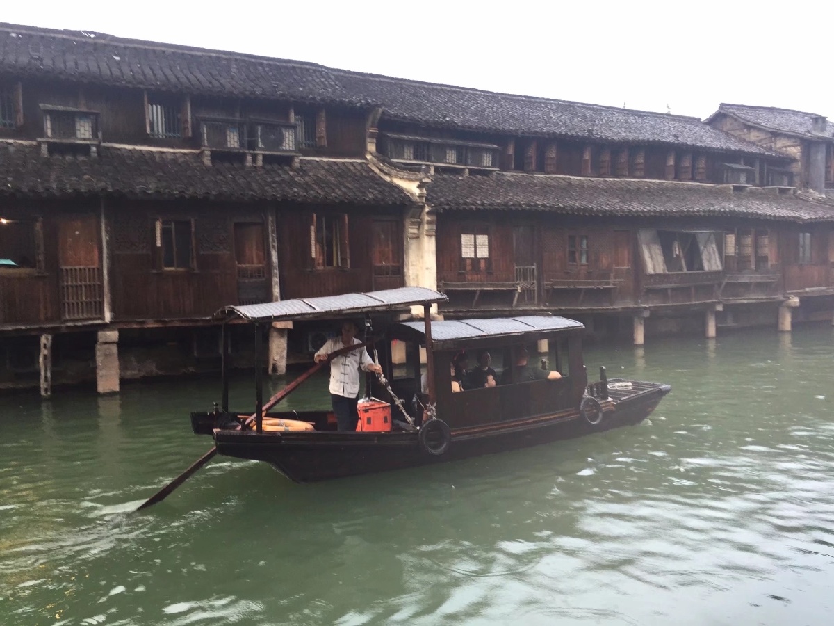乌镇乌篷船