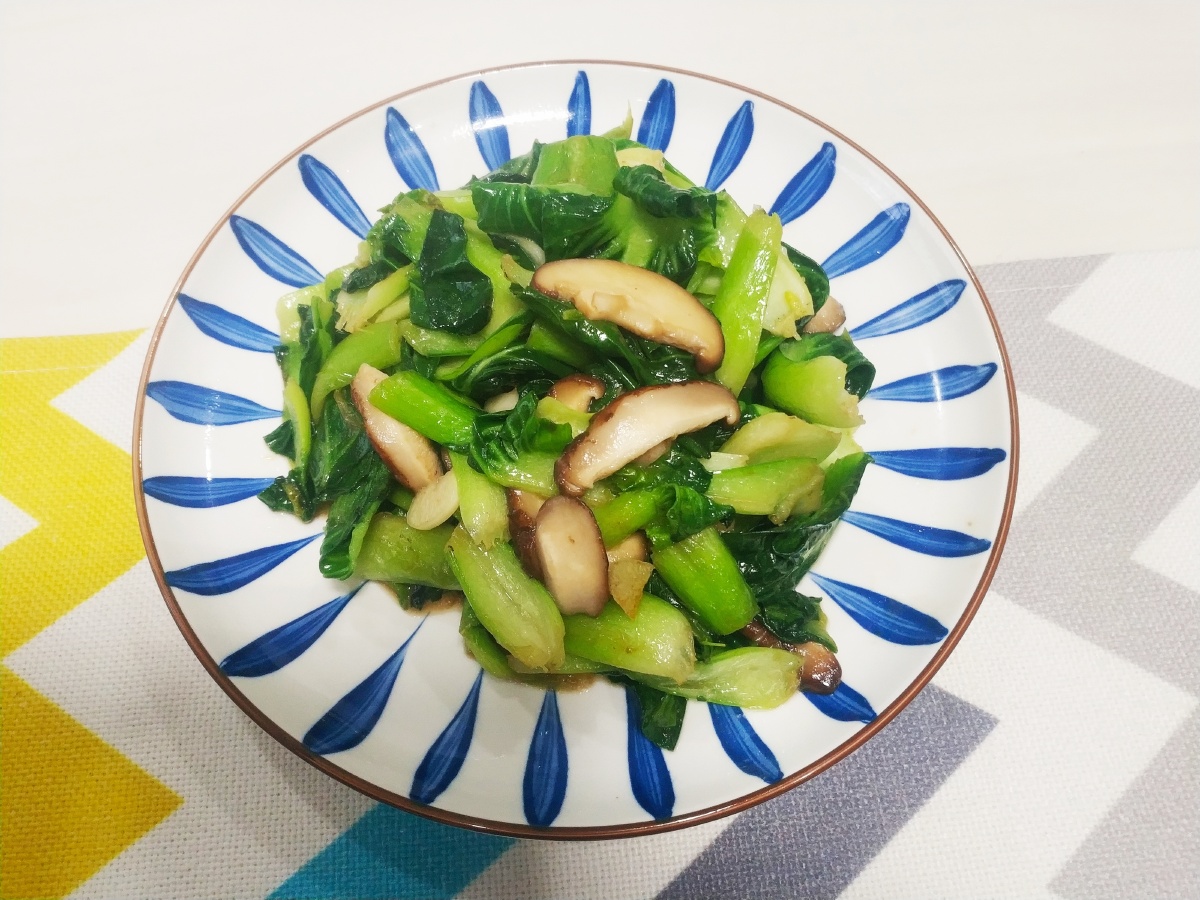 早安今日份早餐百合莲子粥香菇青菜鹌鹑蛋04夏威夷果圣女果