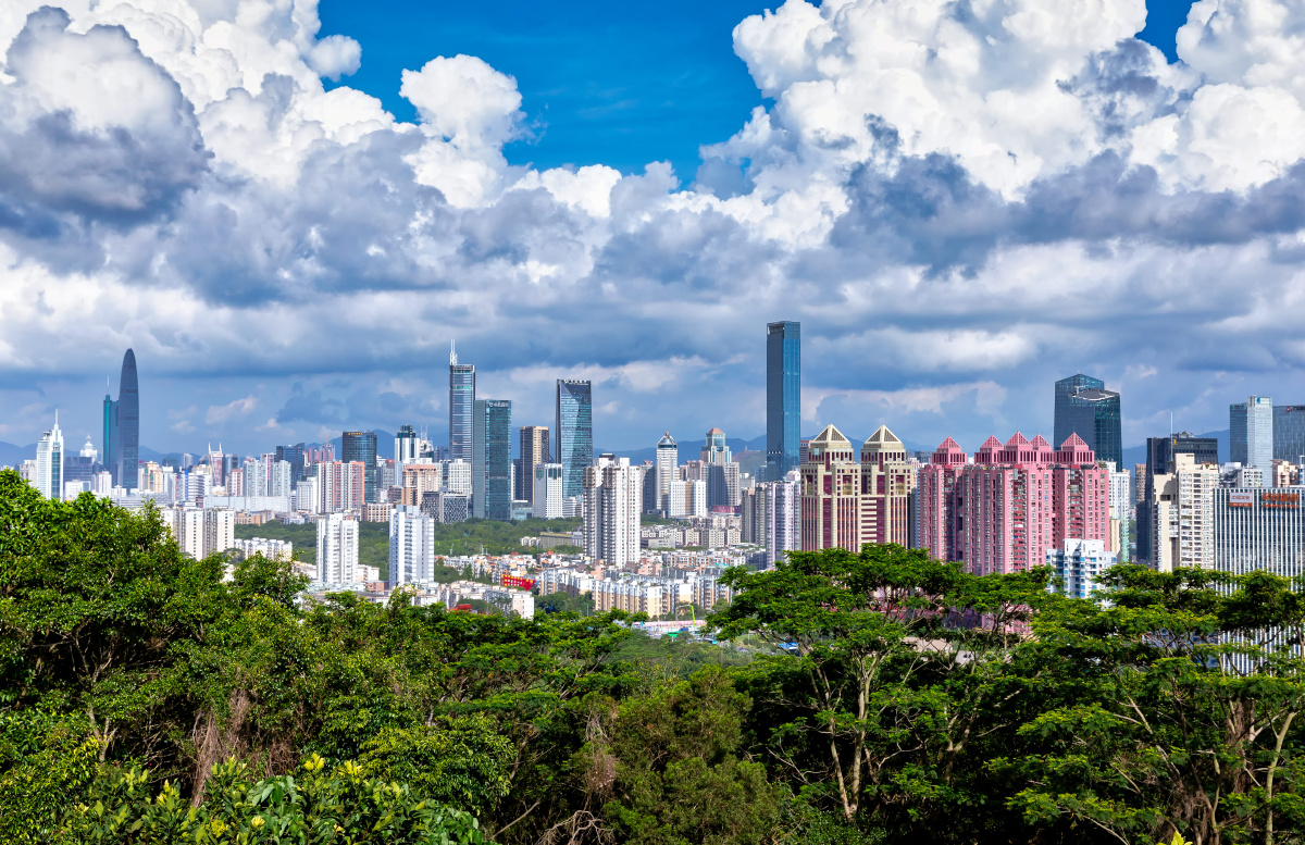 莲花山俯瞰鹏城风云变幻