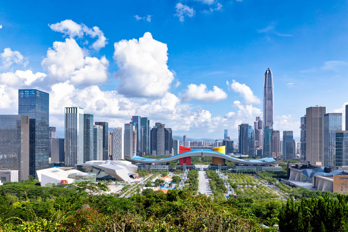 莲花山俯瞰鹏城风云变幻