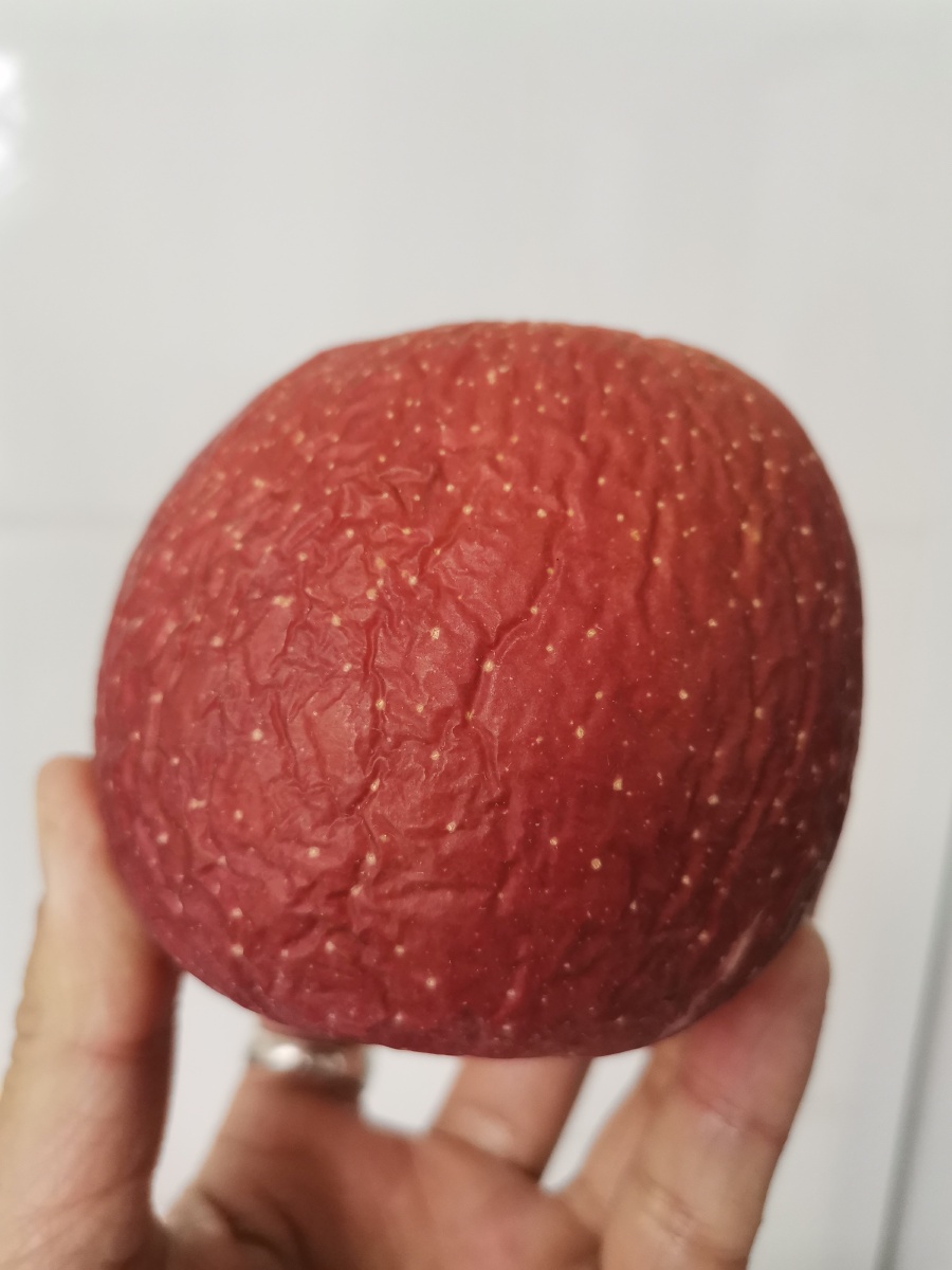 吃个82年的苹果来