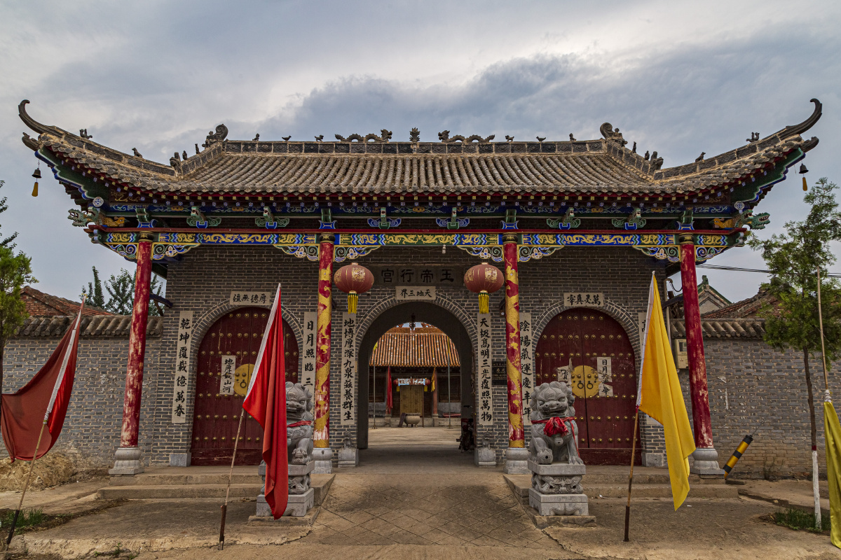 清晨入古寺初日照高林竹径通幽处禅房花木深山光悦鸟性潭影空人心万籁