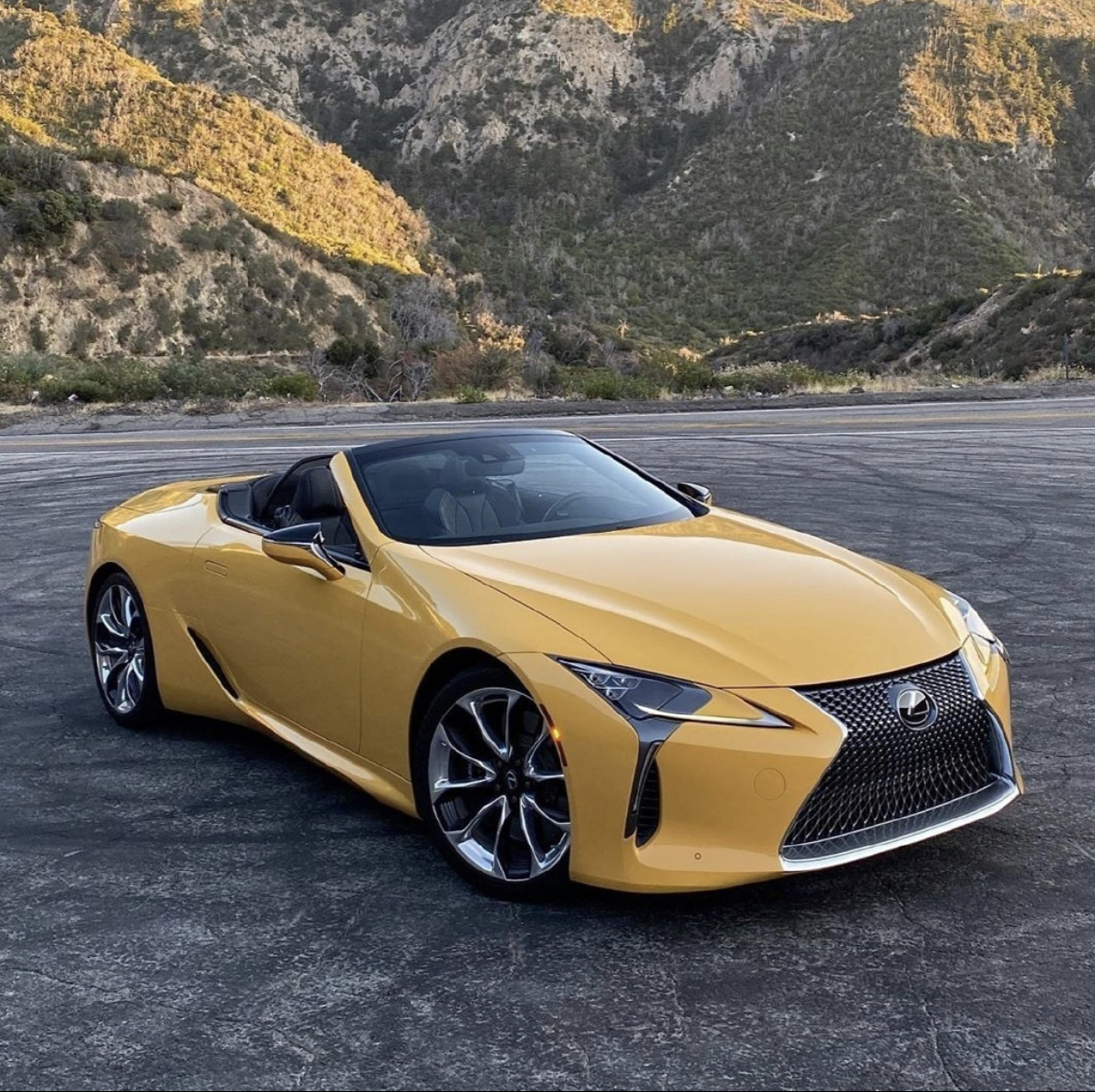 迷人的外表与有趣灵魂兼得 雷克萨斯lc500敞篷版 - 跑车之路关注我