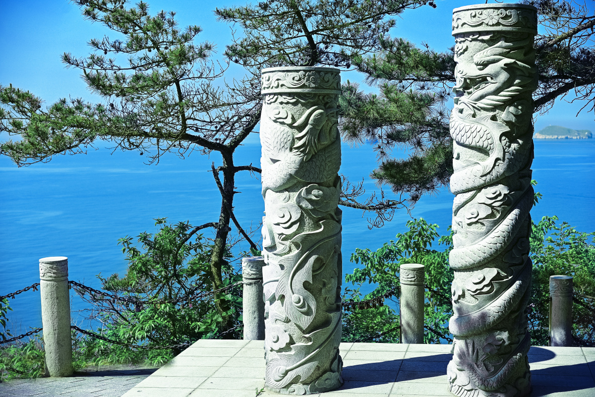 大连滨海路燕窝岭龙凤柱