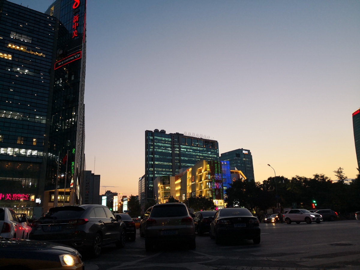 北京傍晚的北三环街道