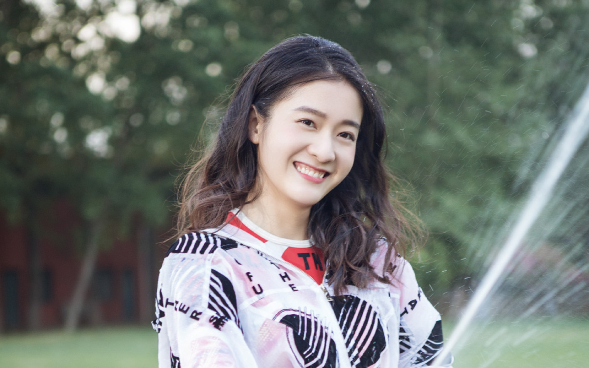 爱豆壁纸张雪迎和乔欣被低估的美貌