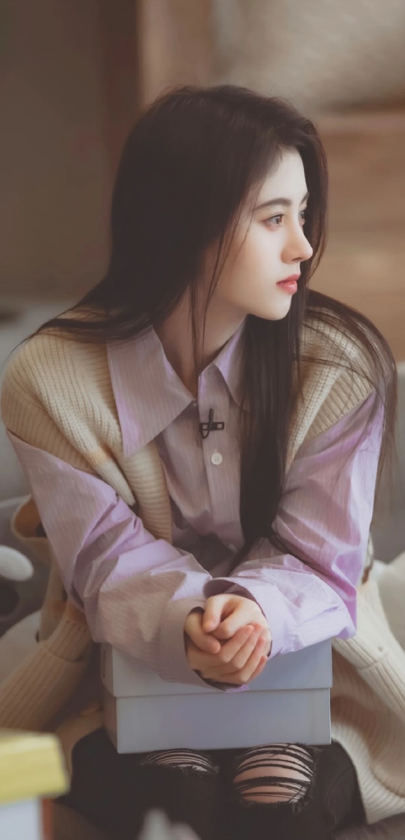 鞠婧祎:明星壁纸