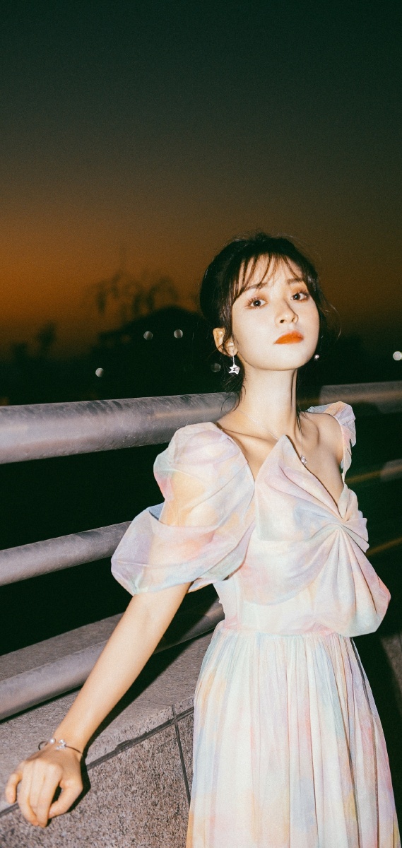 沈月彩色渐变裙日系写真壁纸