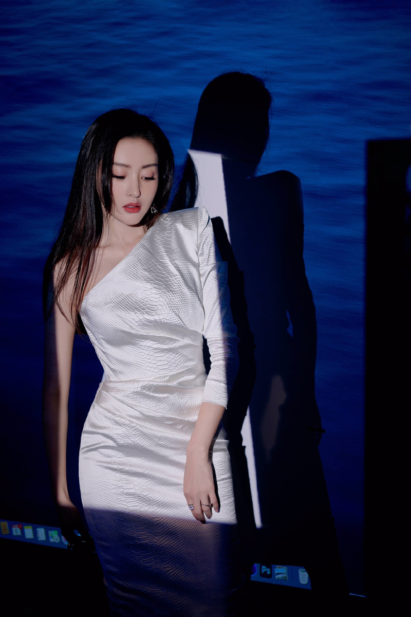 气质女星张天爱