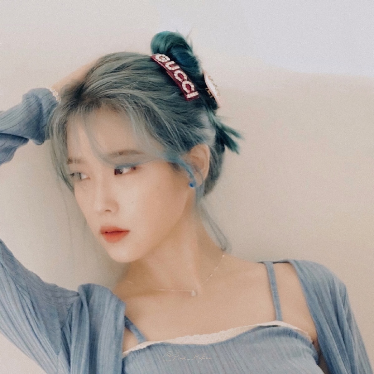 iu李知恩头像壁纸背景有些人就是站在那你就会爱她