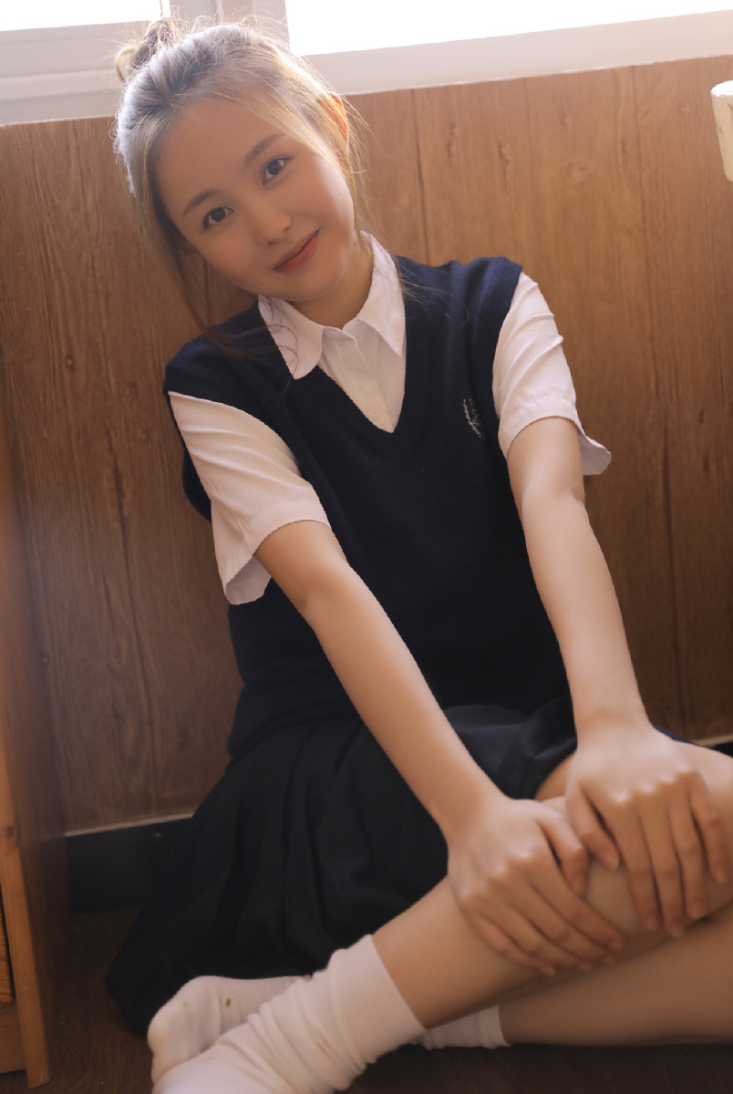 校服清纯笑容甜甜美少女唯美纯真