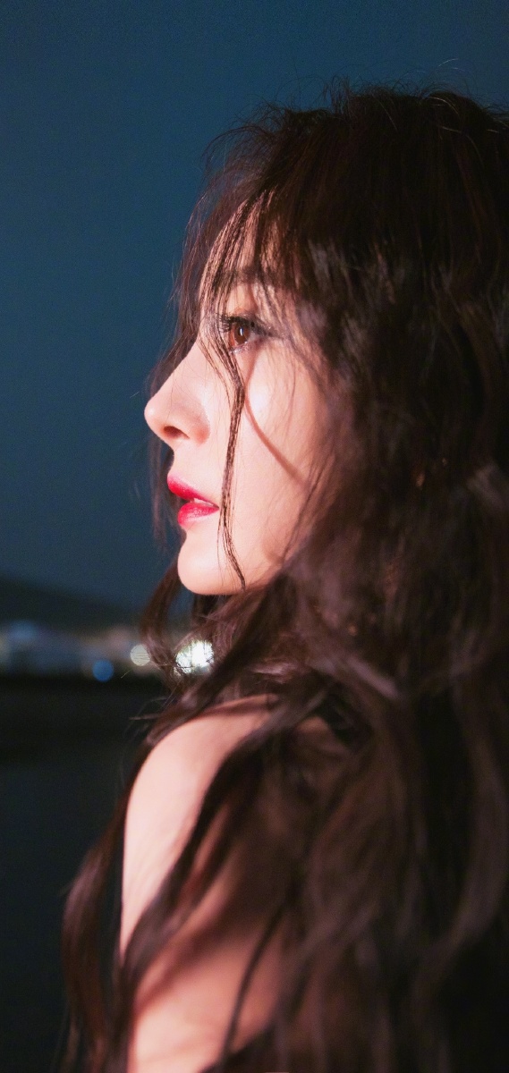 杨幂港风江景大片写真壁纸